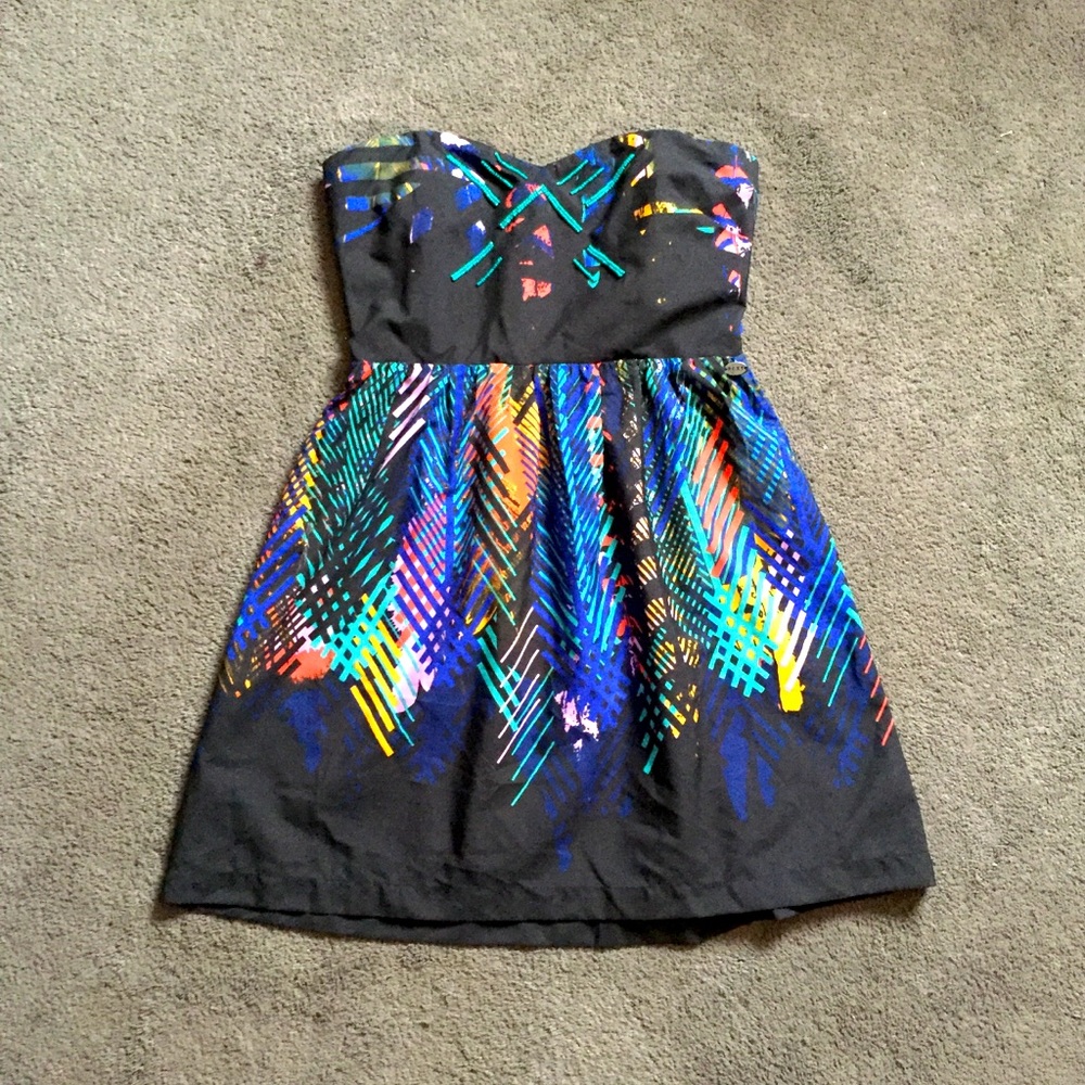 Colorful Strapless Roxy Dress - Picture 2 of 9